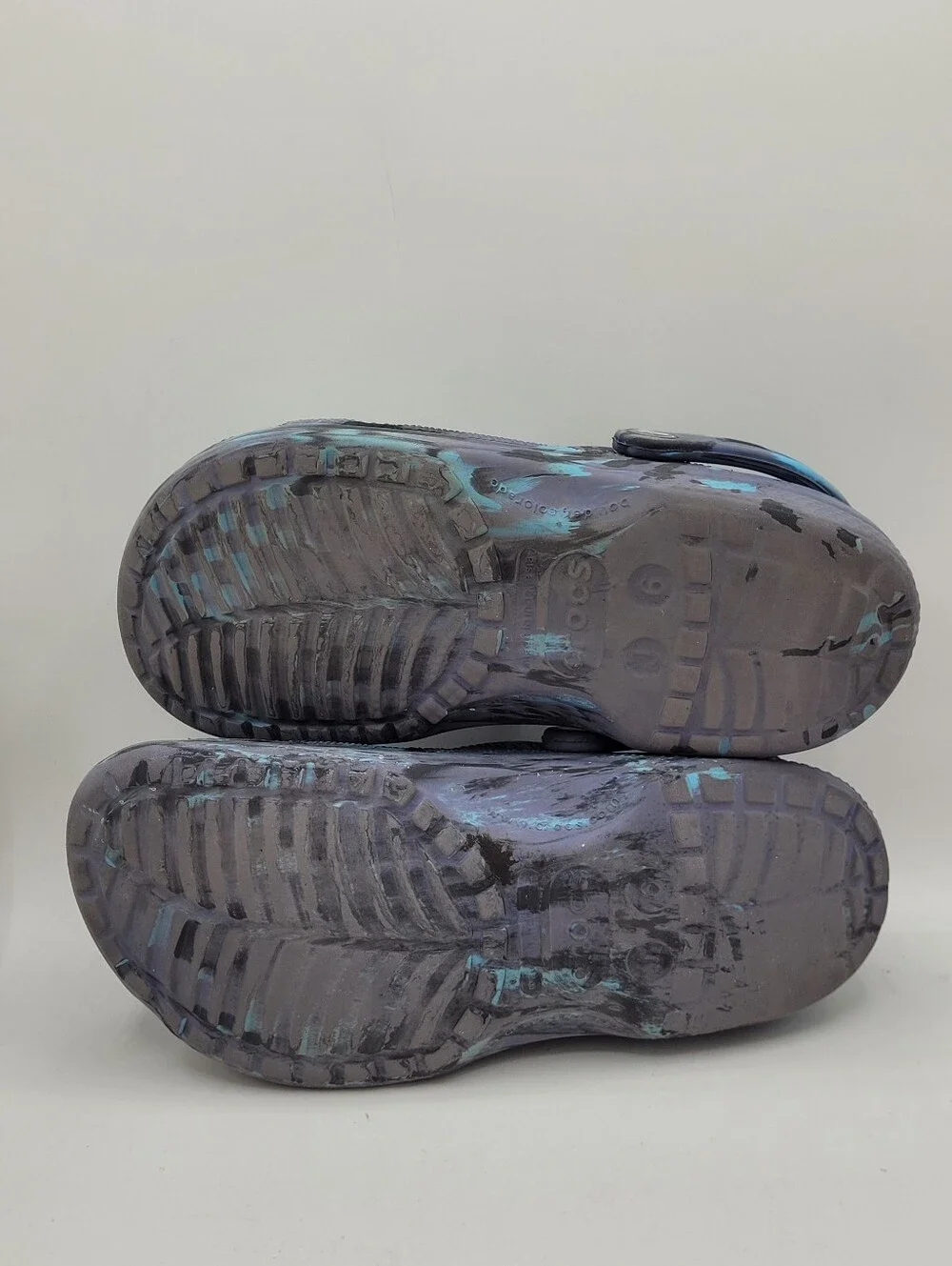 Crocs Marbled Blue Clogs Size 6 In Juniors
